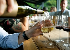 Dégustation de vin dans l'Emmental