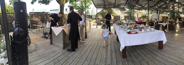 Soirée avec un barbecue américain dans un fameux «Smoker»